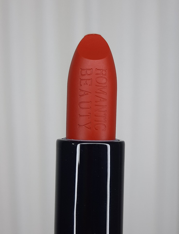 رژ لب قرمز لاکچری